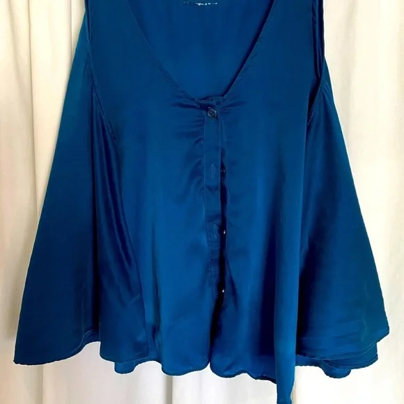 🙀Beautiful RoyalBlue Camisole/Teddie/Cropped-5 Front Buttons-Full Flowing Silky - Picture 2 of 16